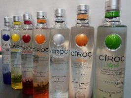 Хеннесси V.S. не может стоить $3000,шампанское Dom Perignon за $2500 и водка Ciroc по $2000 за бутылку. 
"Hennessy" V.S., Limited Edition by Vhils-3150 рублей,
Dom Perignon отродясь дороже 17000 рублей не встречал,ну а французская виноградная водка "Cirok" к элитным не относится и стоит максимум 3500 рублей.Единственное если бутылки изготовлены из драгметаллов с инкрустацией стразами "Сваровски".Но это уже дурость,поить проституток эксклюзивом.
