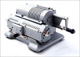 Арифмометры "Walter" может и были но редкость.Мы крутили отечественный "Феликс-М".