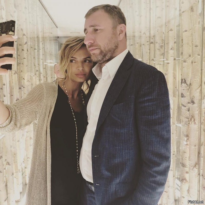 Вы ошиблись.Это конкурс не "Мисс Москва" а "Миссис Москва" среди замужних женщин,имеющих детей.Ею стала 35-летняя Екатерина Лифшиц,мать 8-летних двойняшек.На одном из фото она на евромайдане в Киеве.Екатерина окончила Киевский институт культуры, по профессии стилист.Переехала в Москву на ПМЖ.В сети уже во всю идёт её травля.