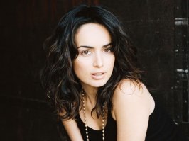 Беспантовая.  Другая мексиканка Ана де ла Регера в молодости посимпатичнее была