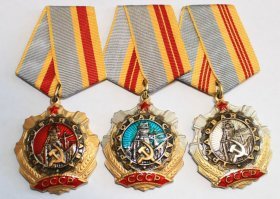 "раньше ордена давали за спасение родины, а теперь за мостик" 
-----
Покемонка, а ты знала, что раньше давали медали и за строительство, и создание, и за ТРУД??!