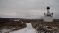 - это одна из часовен. Спасибо за фотки - приятно. Особое очарование, когда попадаешь в деревню, где свет дают только на время дойки на местной ферме. Там у детей вместо велосипедов кони. Там хлеб ЗАКАЗЫВАТЬ надо - иб о лишнего не пекут, и каждый рот на учёте: пришёл, сказал, испекут.
 Это Летний берег Белого моря