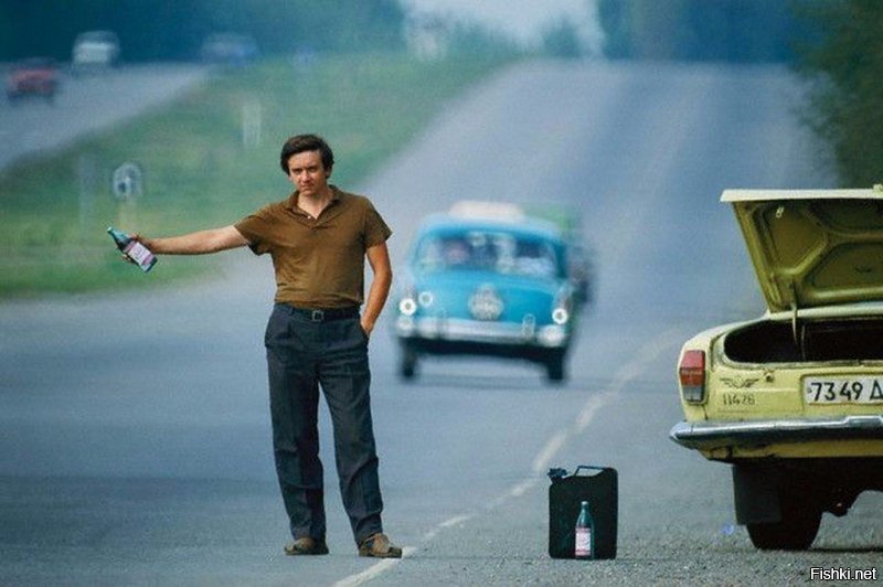 За валюту подзаправиться хочет.