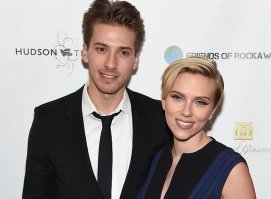 Спасибо, просветили!
А то предложил бы кто-нибудь секс с близняшкой Скарлет Йохансон, и по незнанию, повелся бы. А теперь то нет! Теперь то так просто не проведешь! Спасибо, Ева!