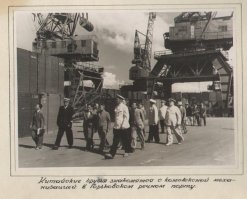 Был я тут недавно в китайском Тяньцзине (небольшой китайский портовый городок). Могу сказать с уверенностью, наши узкоглазые друзья все поняли правильно.