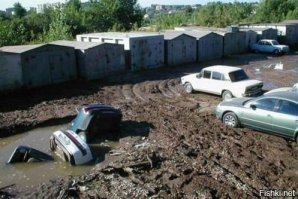 Дороги полны сюрпризов: яма в тени от деревьев