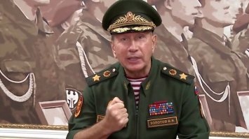 Сначала вот этого 4мошника с дачи Микояна выселите!