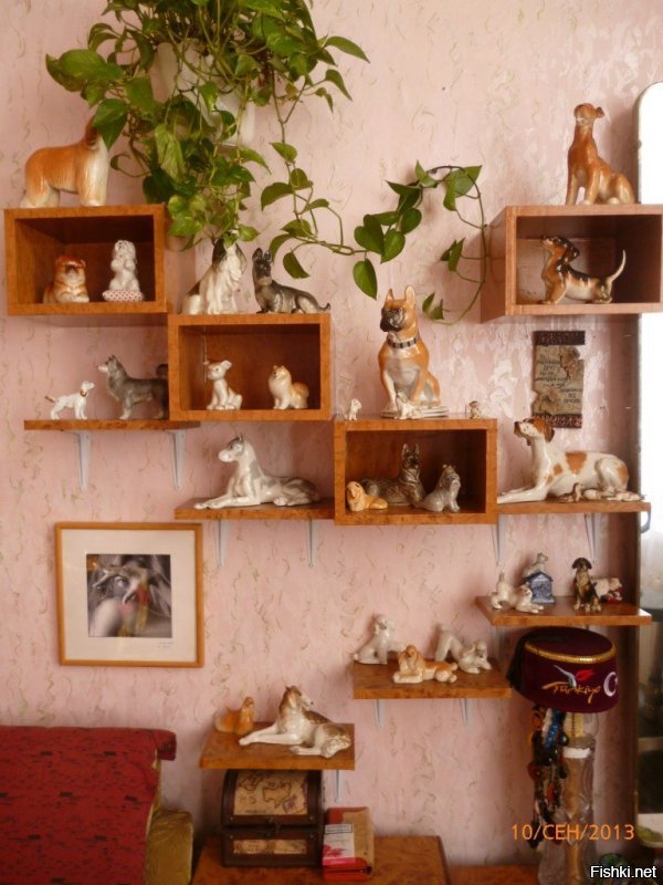 за сельские полки прошу прощения (съемное жилье) и это часть коллекции))))таскаю потихоньку с севера в Питер,на данный момент все собаки упакованы в коробки и лежат под кроватью)))