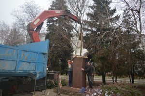 Накануне дня рождения маэстро В КРАМАТОРСКЕ ВОССТАНОВИЛИ ПАМЯТНИК ЛЕОНИДУ БЫКОВУ.