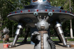 А у нас есть вот такой инопланетный корабль с инопланетянами!