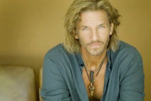 Не в мать, не в отца, а в заезжего молодца...