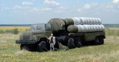 Да простят меня кремлеботы, полуангельские депутаты и сам солнцеликий, но сразу вспоминаются наши "продвинутые" надувные войска...