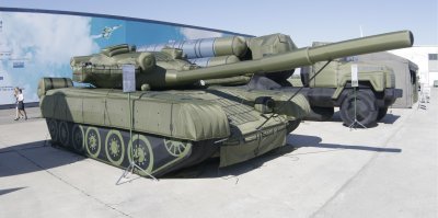 Да простят меня кремлеботы, полуангельские депутаты и сам солнцеликий, но сразу вспоминаются наши "продвинутые" надувные войска...