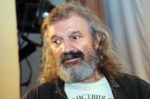 КОЛЯ ВАСИН
НИКОЛАЙ ИВАНОВИЧ ВАСИН
24 августа 1945 года - 29 августа 2018 года.
Петербургский энтузиаст английской группы "Битлз".
Коллекционер, создатель крупнейшего в стране музея "Битлз".