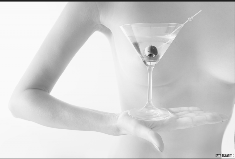 Пока бокал с Мартини удерживает и не роняет, значите ещё не напилась ;)