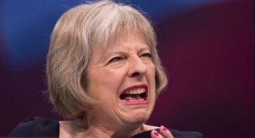 Ну, судя по многим фотографиям в интернете, Тереза просто в шоке от этого прикола...