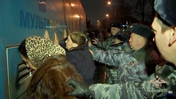 Первое видео 5:15  картинка с надписью "МУЛЬТИТУР", а рядом куча туристов и туроператоры в форме просто в тему