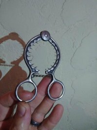 «Эта штука нужна для того, чтобы срезать верх у яиц"
так звучит страшнее