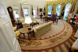 Ха-ха-ха!
Автор, а президенты США то лошары оказываются, в ЮРТЕ живут!!!
Это фото овального кабинета