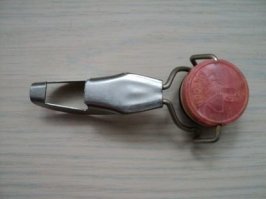 Только недавно, такую у родителей нашёл. Эх, сколько бутылок «Буратино» и «Дюшес» мною было открыто. Очень удобная вещь.