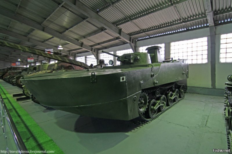 японский плавающий танк без прицепных понтонов имел минусовую плавучесть.
один такой (вместе с понтонами) стоит в танковом музее в Кубинке