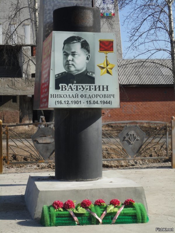 Ушёл в 43 года героем.Погиб от пули украинских нацистов-бендеровцев.