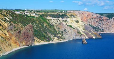 Б...ля, а я на этом пляже купаюсь. Всё уйду на другой, пока этот не осветят.