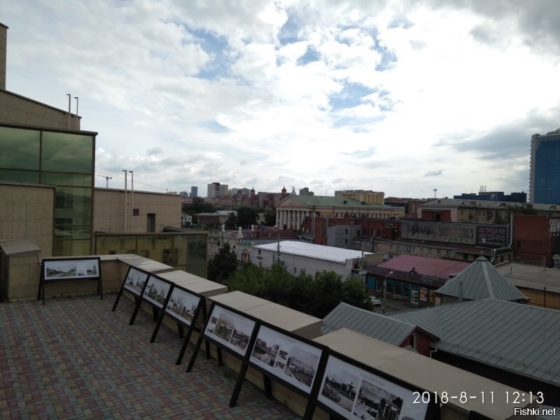 Оперный театр. Вид с крыши краеведческого музея (где лежит легендарный метеорит).