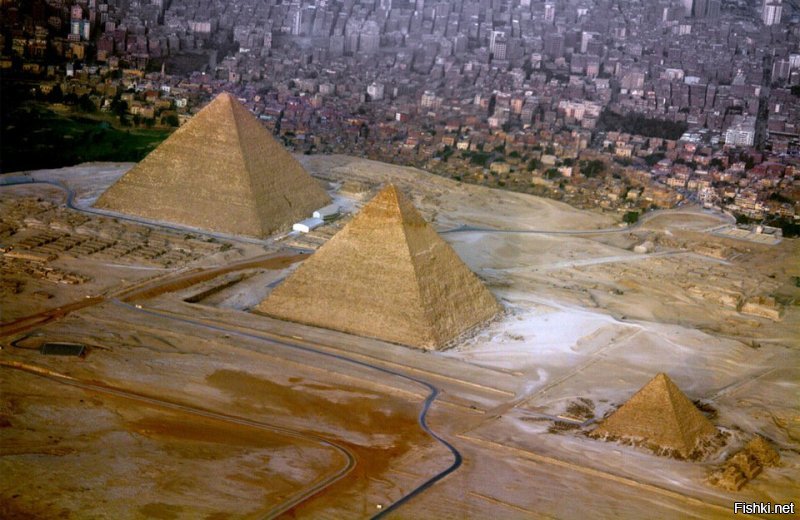 Автор, ты кусок говна, ты никогда не был в Каире и, даже, в Египте в целом! Ты вообще в курсе где находится основная достопримечательность Египта?