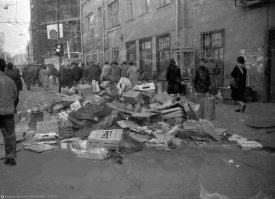Так себе анализ "русские вот реально берут все из Европы - чаще всего плохое, заменяя свое святое" - что значит свое святое..византийскую религию и греческие обряды или культуру где слово балет французское, театр греческое а концерт итальянское. И вот еще...насчет чистоплотности, был в Париже все очень даже чисто и опрятно...да и чистая Москва это не заслуга москвичей а скорей такжиков которые ее убирают...так как помню эту самую москву в 90 годы...засрали ее культурные москвичи тогда полностью...