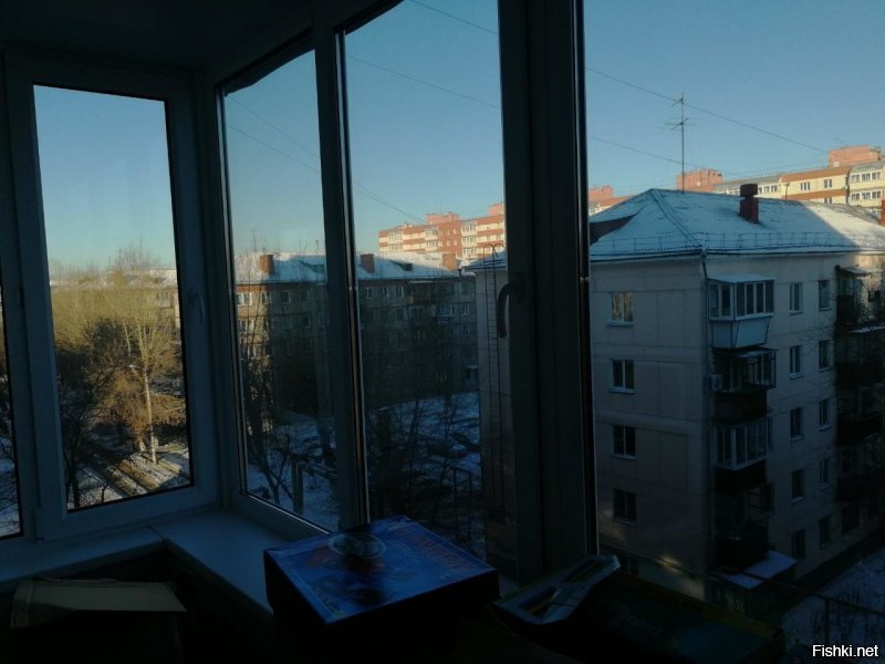 вероятно от климата региона зависит, у нас все хрущёвки с покатой крышей