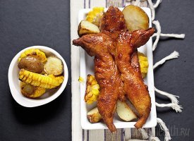 Ну это ж все для определенных стран/регионов.  С их специфическими вкусами. Как у нас всякие чипсы со вкусом соленых огурцов или красной икры были. Это же чисто под наш регион было.
Если в той же Центральной Америке морская свинка обычное блюдо, как у нас кролик, ну чего теперь, если там появятся чипсы со вкусом морской свинки?

"Мясо морских свинок широко употребляют в пищу в странах Центральной Америки: оно полезнее, чем говядина, богато белком, а по вкусу напоминает – неожиданный поворот – ягненка. Только в Перу ежегодно съедают до 65 миллионов свинок."

Я бы вообще не моргнув съел!))