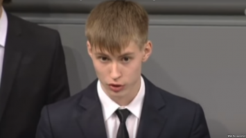 Этого фашика забыли.