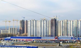 Если убрать фотографии - то описание в точности подходит для современного Киева. Те же дикие пробки в любое время суток, хаотичная застройка высотками, море наружной рекламы, захват прибрежной зоны под рестораны и коттеджи, несчастные кусочки высохшей травы вместо зелени. Как будто про нас писали