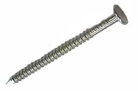 Девочка забивает нормальный ершёный гвоздь. "Европаллеты" такими сбивают и раньше половые доски прибивали.