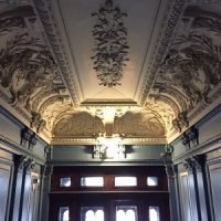 Эти парадные язык не повернётся назвать подъездами