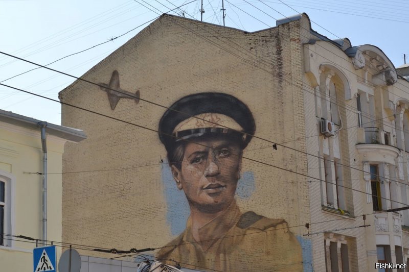 Это действительно граффити?
Фото в посте такого качества, что похоже на баннер.
А вообще - ЗАЧЁТ!
У нас в Харькове вот такое есть. Леонид Быков.
