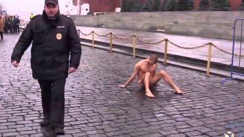 Ну, если безумие - это признак гениальности, сто Павленский самый гениальный художник. Он свои яйцы гвоздём к брусчатке прибил, а потом ещё себе рот зашил. Это вам не ухо отрезать.