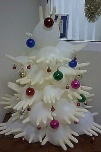 Идеи для украшения вашего дома: елки из печенья, лыж и бактерий