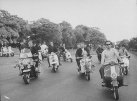 Это старая тема. Так моды делали в 60х в Великобритании.