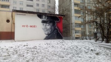 Новый шедевр Бэнкси: Мальчик ловит ртом снежинки