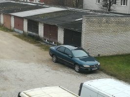 У меня 1997 года. Езжу уже 12 лет! Менять не собираюсь. Люблю её. Хотя я итак, заядлый любитель Опеля - до этой было несколько Омег А, пару сенаторов. Всегда, в любую погоду заводится без проблем(бенз). По жестянке могу сказать, что я ничего не делал. Крылья в отл состоянии. Нижняя часть дверей узкая полоса, ржавели, я сам зачищал и красил. Пороги не видно, они под пластмассой. Вот собственно и всё. думаю проезжу еще лет 5 как минимум. Взгляните, как хороша =) У нас цена такой, 500 -/+ евро. так накой мне брать какую то новую машину в рассрочку и с геморроем по ремонту обслуге? Я не пижон.