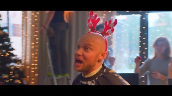 Это тот самый олень, что карту Тинькофф оформил на себя :)