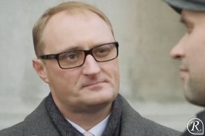 Ожоги, неудачные роды, шрамы после операций. А почему нет? Пусть лучше будет вид, что так и задумывалось. И главное это поднимет внутреннюю самооценку человека. Вот представьте шрам после пожара, страшный. А тут его обыграли и вроде ничего особенного.
Есть еще один вид татуировки - шрамы раскрашивают в цвет окружающей кожи! Круто-круто-круто. Но не всякий сможет сделать. А спорить о том, что не надо было делать, это как одноглазому сказать - ты прекрасен и так.