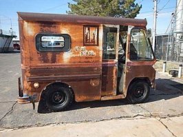 Jeep

Вообще то  они  много что делали. И  не всё  было таким прям крутым и понтовым.

1963 Willys Jeep FJ3 Fleetvan Rare RHD Mail Truck Step Van S

.