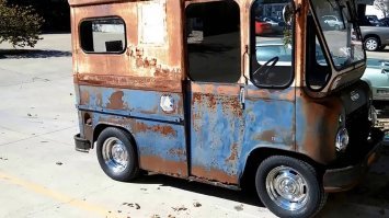 Jeep

Вообще то  они  много что делали. И  не всё  было таким прям крутым и понтовым.

1963 Willys Jeep FJ3 Fleetvan Rare RHD Mail Truck Step Van S

.