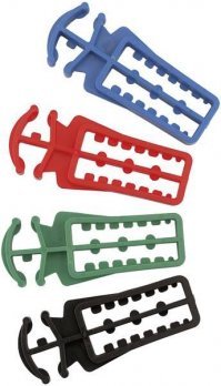 У нынешних держателей нету защёлок для лыж, и дырки по толщине стали неизменными, не могут толком прижимать лыжи, чтобы они вбок не выскользнули.