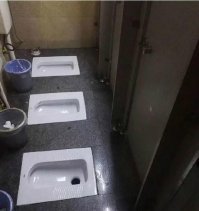 << Китай. Дверей в кабинках вы тут просто не найдете почти везде, ...>>

Двери таки бывают. :)
