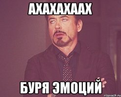 Райан Рейнольдс в уродливом свитере стал новогодним мемом