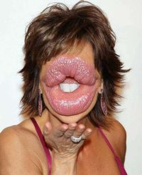 Ей же не видно, куда ехать, вот и дтп